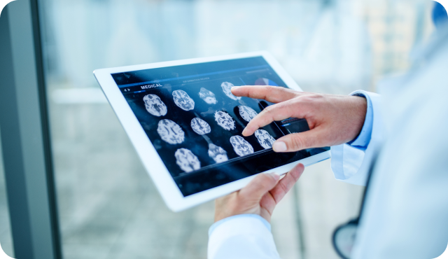 dispositivo movil medico con radiografias en Claro Cloud