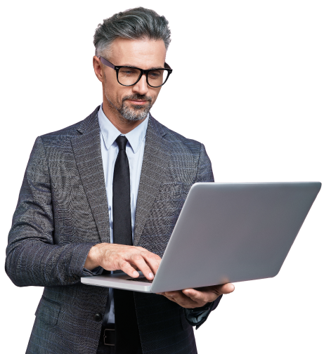 joven empresario utilizando los servicios de Claro Cloud en su empresa